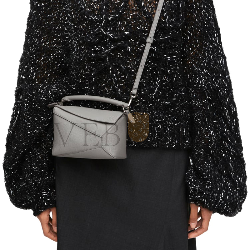 LOEWE MINI PUZZLE EDGE BAG IN SOFT GRAINED CALFSKIN A510P88X16-1150 (18*12.5*8cm) LOEWE MINI PUZZLE EDGE BAG IN SOFT GRAINED CALFSKIN A510P88X16-1150 (18*12.5*8cm)