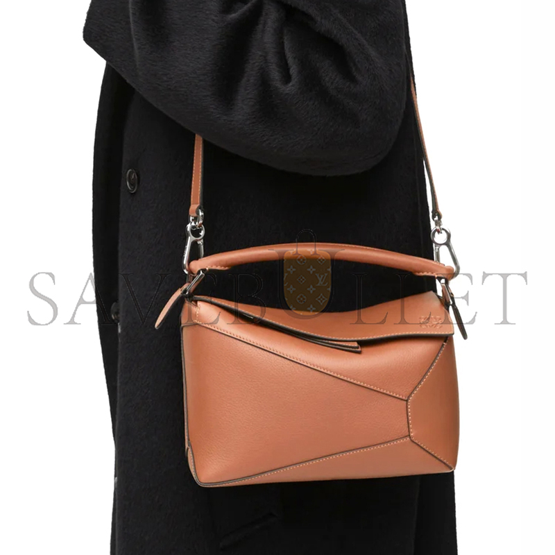 LOEWE SMALL PUZZLE EDGE BAG IN CLASSIC CALFSKIN A510P60X41-521 (24*16.5*10.5cm) LOEWE SMALL PUZZLE EDGE BAG IN CLASSIC CALFSKIN A510P60X41-521 (24*16.5*10.5cm)